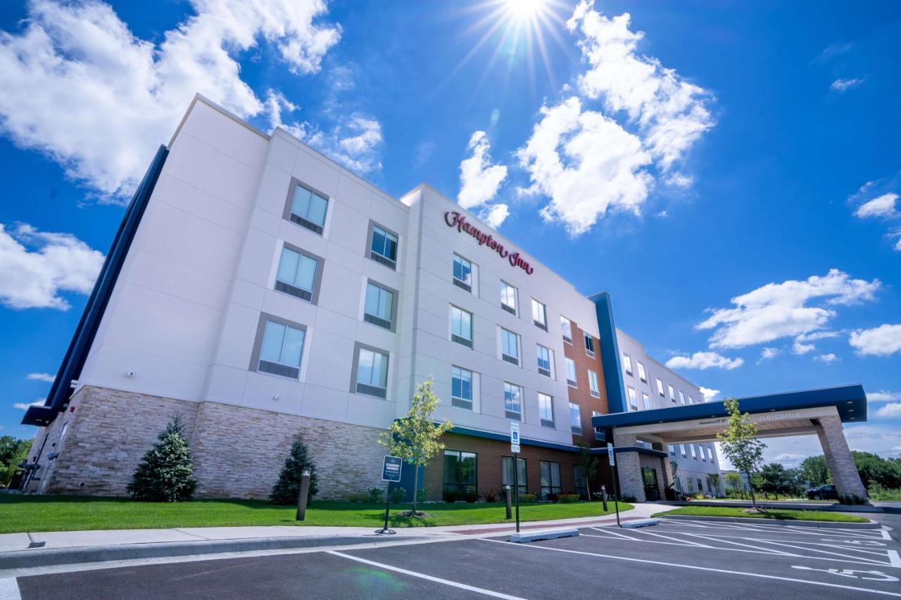 Hampton Inn By Hilton Huntley Chicago Exterior photo