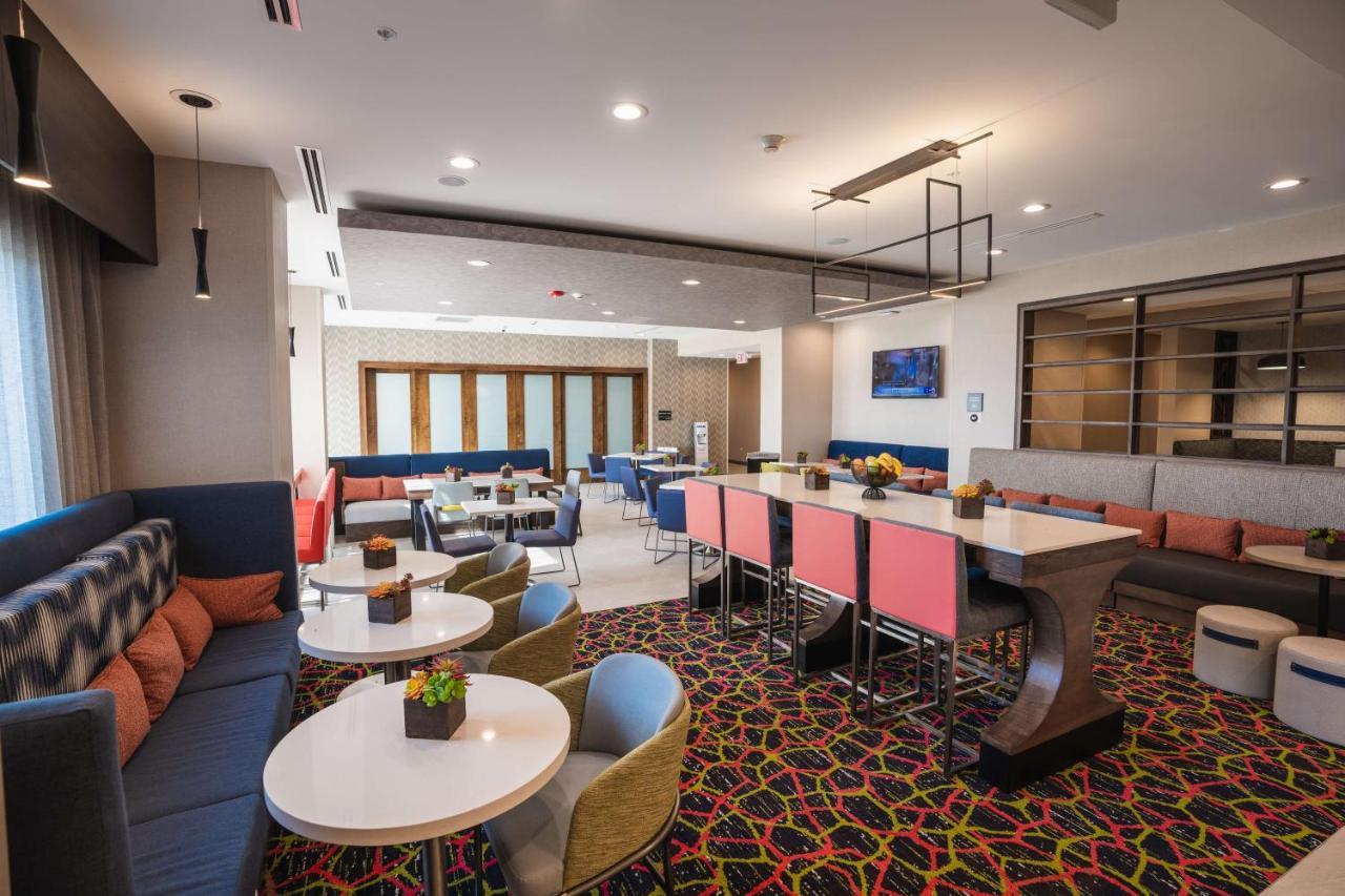 Hampton Inn By Hilton Huntley Chicago Exterior photo