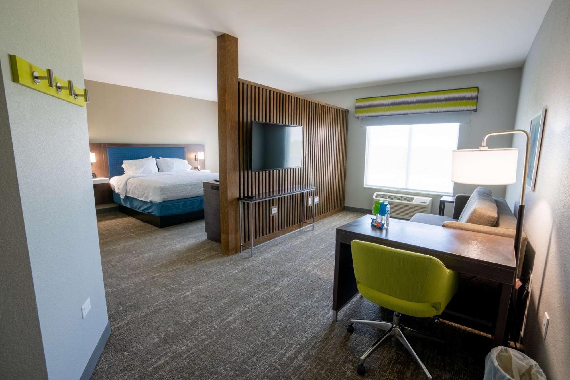 Hampton Inn By Hilton Huntley Chicago Exterior photo