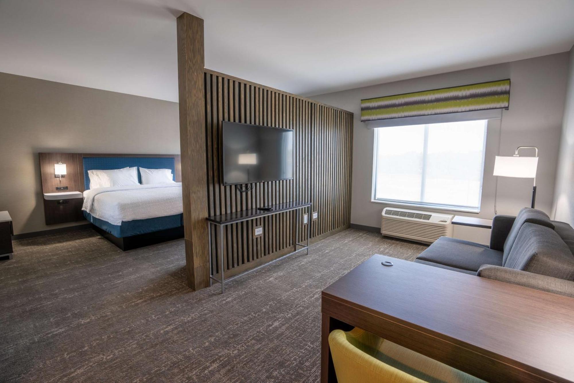 Hampton Inn By Hilton Huntley Chicago Exterior photo
